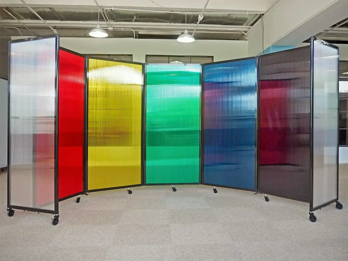 mobilnye-peregorodki-s-sotovym-polikarbonatom-7