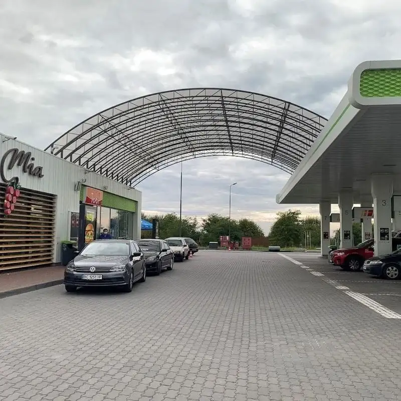 striska_z_pruhledneho_polykarbonatu