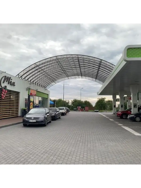 striska_z_pruhledneho_polykarbonatu