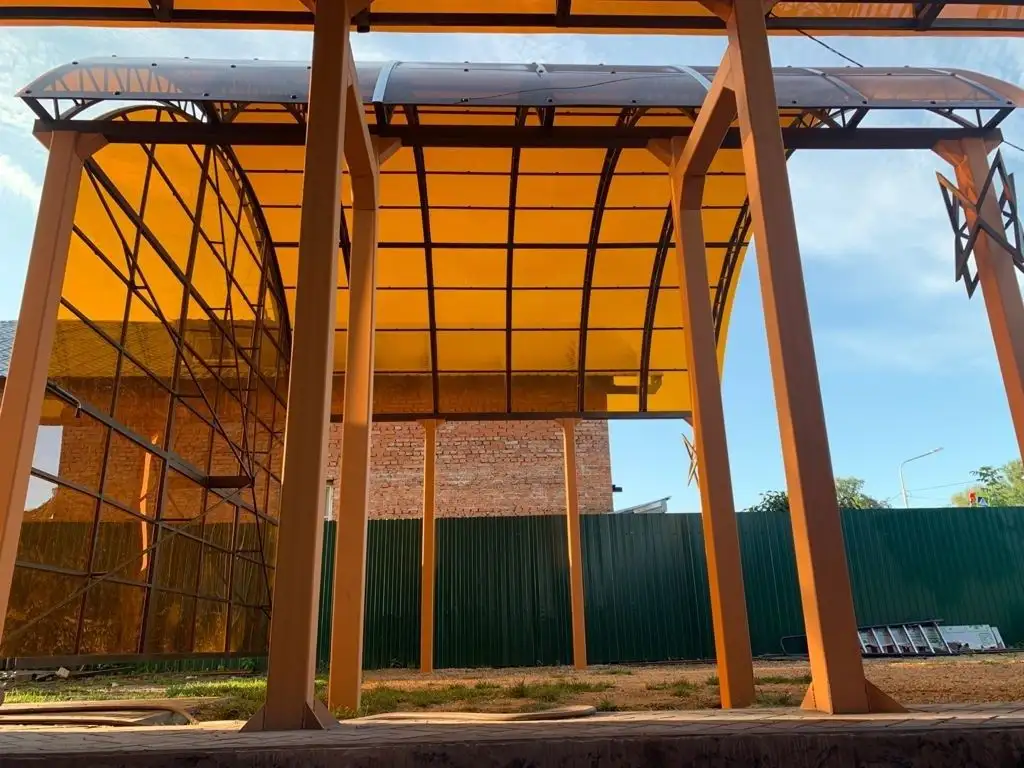 bronzový monolitický polykarbonát