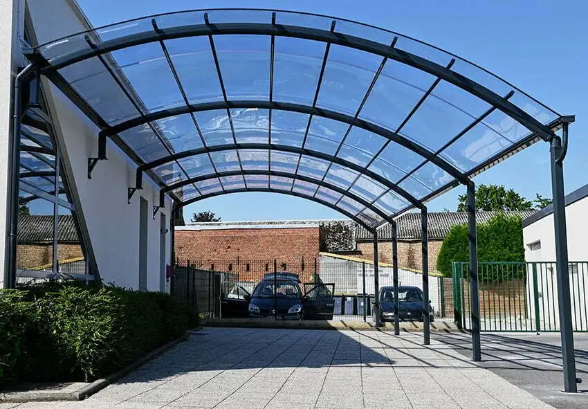 monolitický polykarbonát transparentní